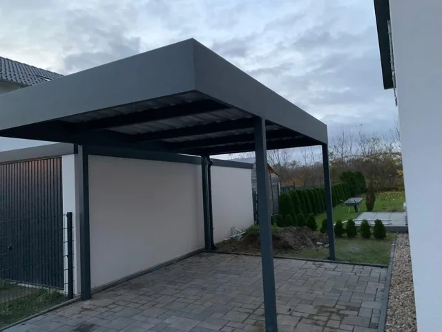 Dunkler Carport